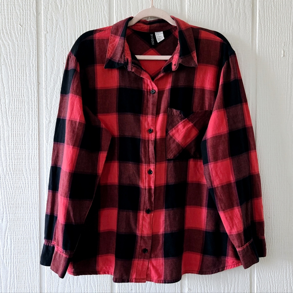 H&M Divided Buffalo Check Plaid Longsleeve Button Down Red & Black Medium
